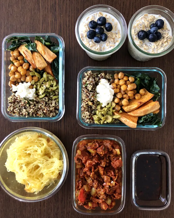 Proteiinibowl värikkäillä kasviksilla